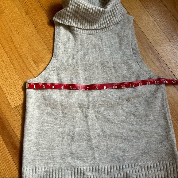 Madewell Hallowell Turtleneck Sweater Tank Small
NWT - Picture 4 of 8